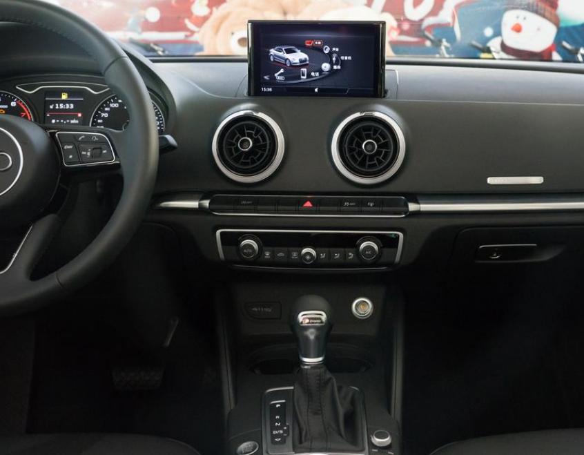 运动感十足全新奥迪a3三厢版实车,奥迪a3sportback35tfsi