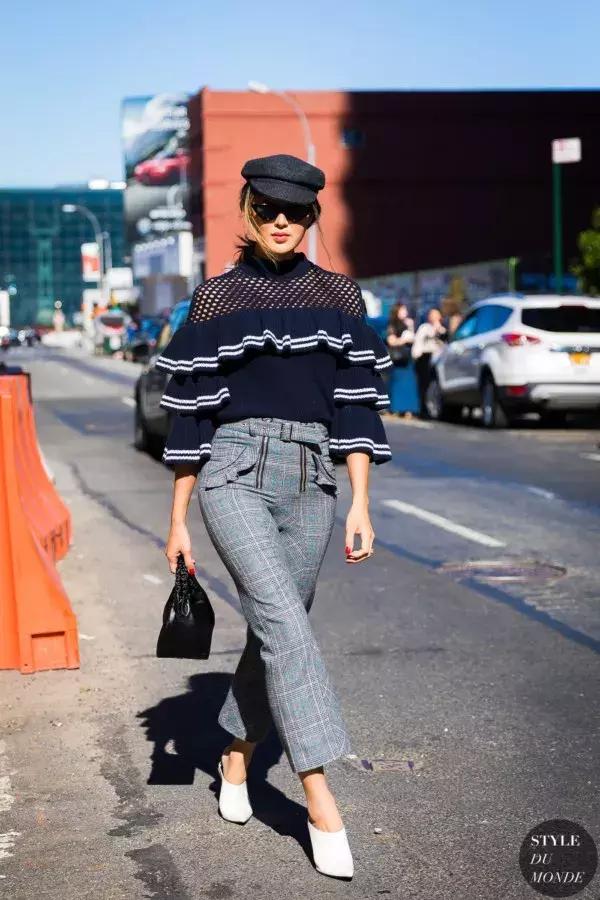 帽子围巾一体的戴起来很暖和,帽子围巾好时髦