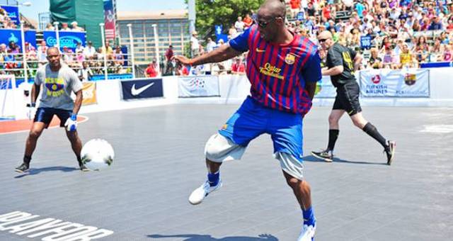 回顾科比与足球的不解之缘,科比踢过几次足球赛事