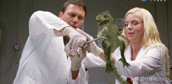 什么是科幻神剧情？美国电影《恐龙侵袭》，上海堡垒也要让位