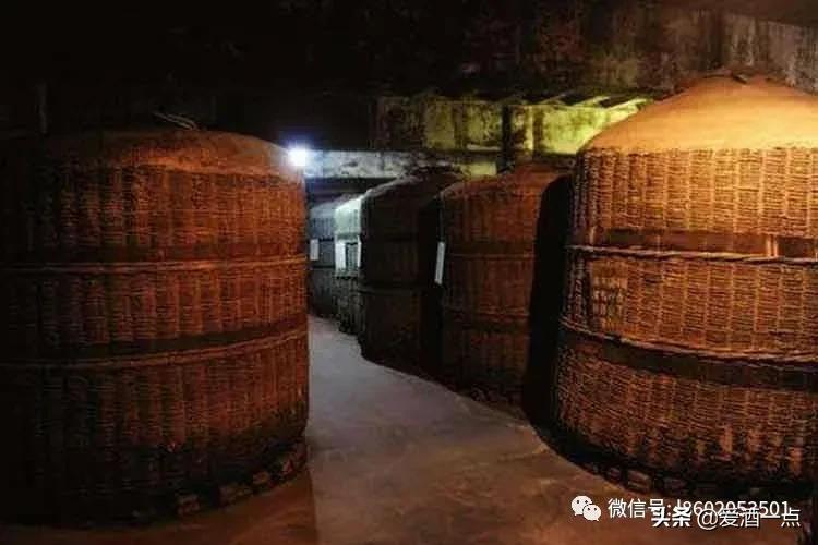 白酒为什么会从黄色变成无色,白酒呈黄色是真酒吗