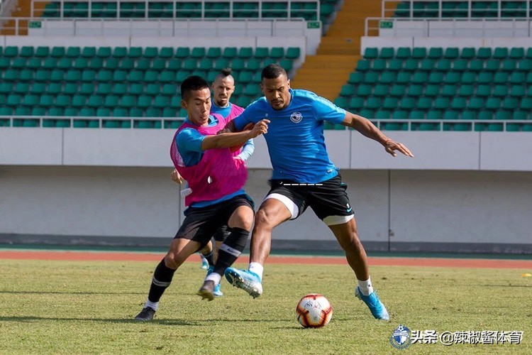 人才济济,大连人4新星遭压制委身预备队,26岁爆点队长没机会