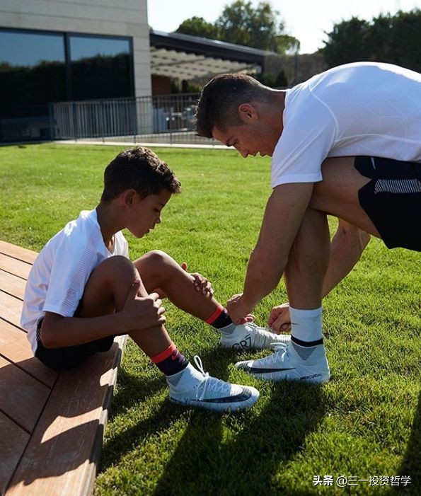 c罗痛哭致敬,c罗的自律已达到让人恐怖的程度