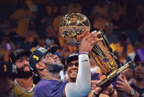 pc耐力篮球板的优点和缺点,室外篮球板用什么板材最好