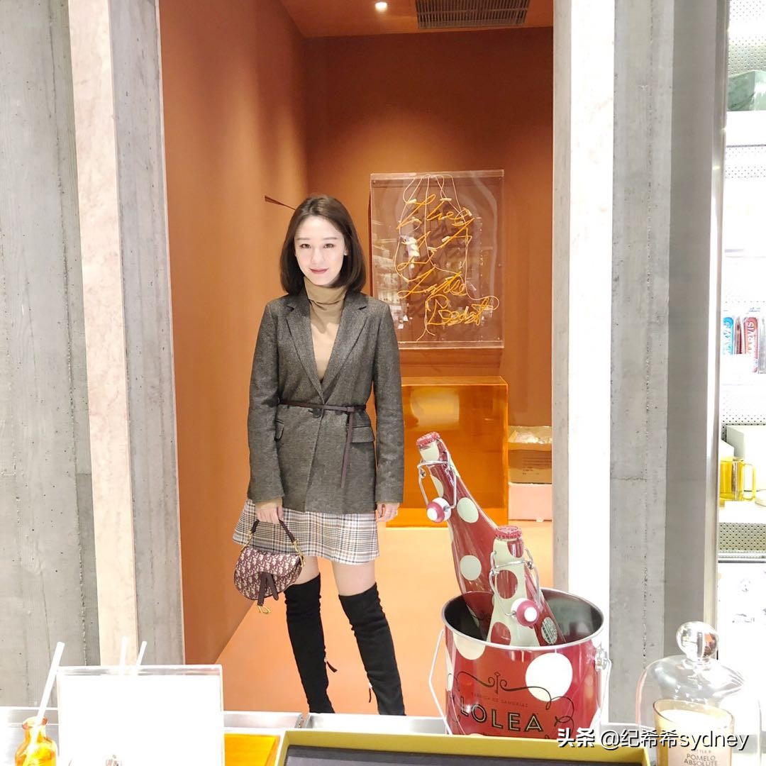 过年拜年包好多红包,拜年拎回来一只鸡一只鸭