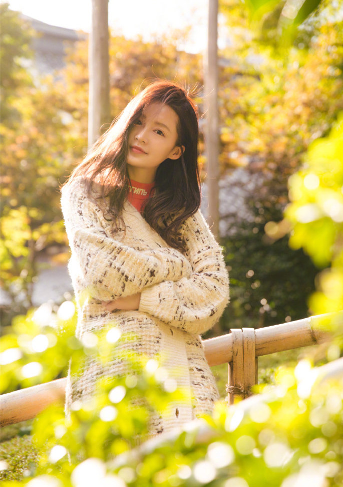 不烫不染圆脸女生适合的发型,圆脸适合黑长直还是适合自然刘海