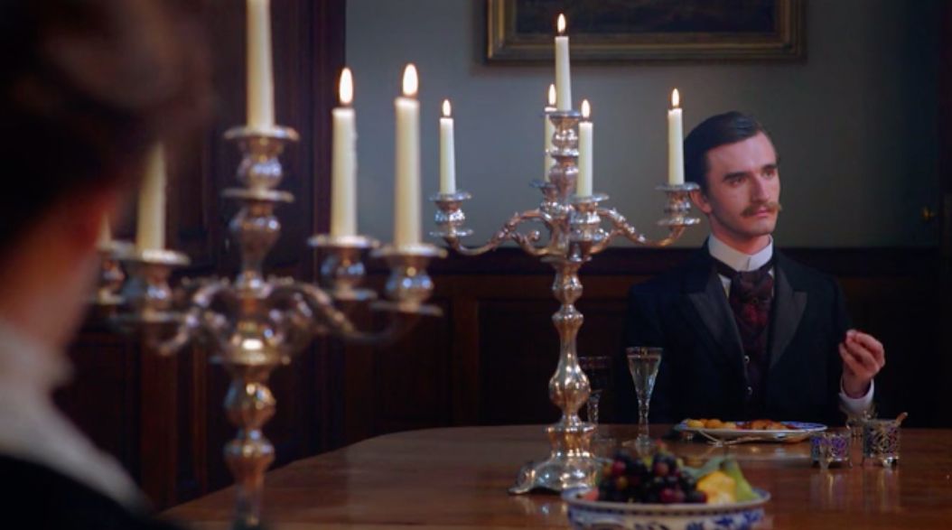 她是美国最有钱的女人，却无性无爱多年，最终出轨，轰动英国贵族