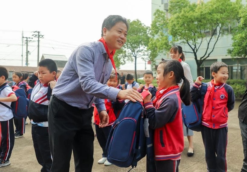 58个孩子、扎根农村的校长、企业女高管……因为六一他们聚在一起