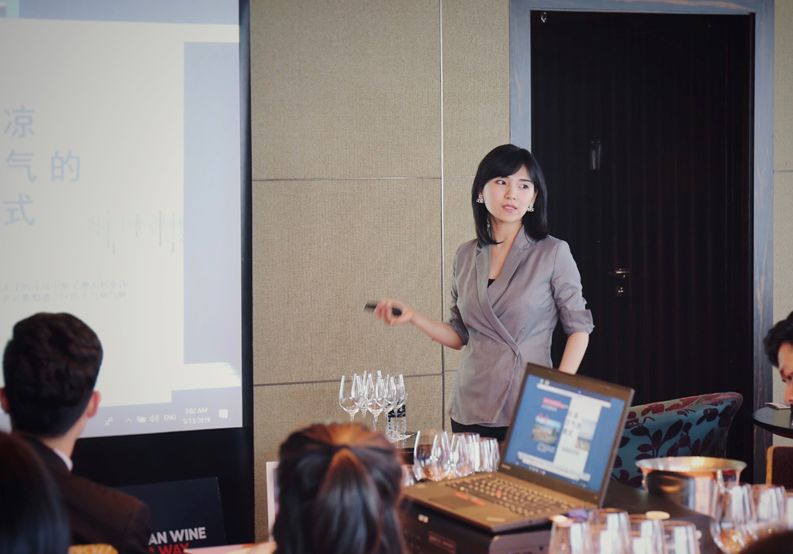 90后美少女侍酒师李姿璇:按自己意愿去活是件很酷的事|品乐PINOR