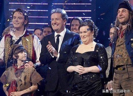 c罗看到父亲生前采访潸然泪下,c罗在面对采访时硬气的话