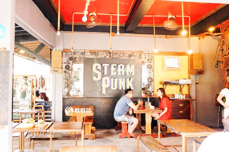 SteamPunk比脸大汉堡和比手小的迷你汉堡，今天想选哪个？