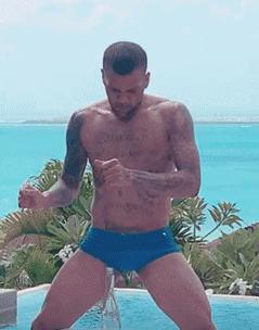 趣图：每日一酸，这该死的足球