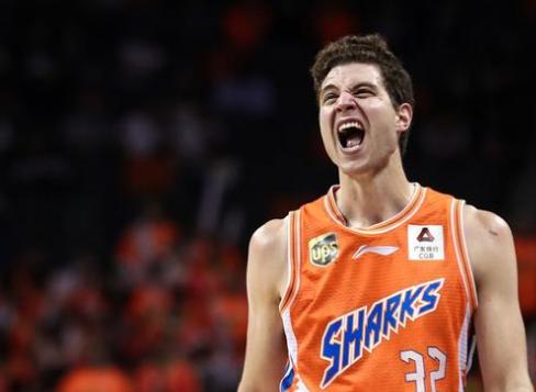 胡金秋恶意犯规伤外援,胡金秋在cba中什么水平