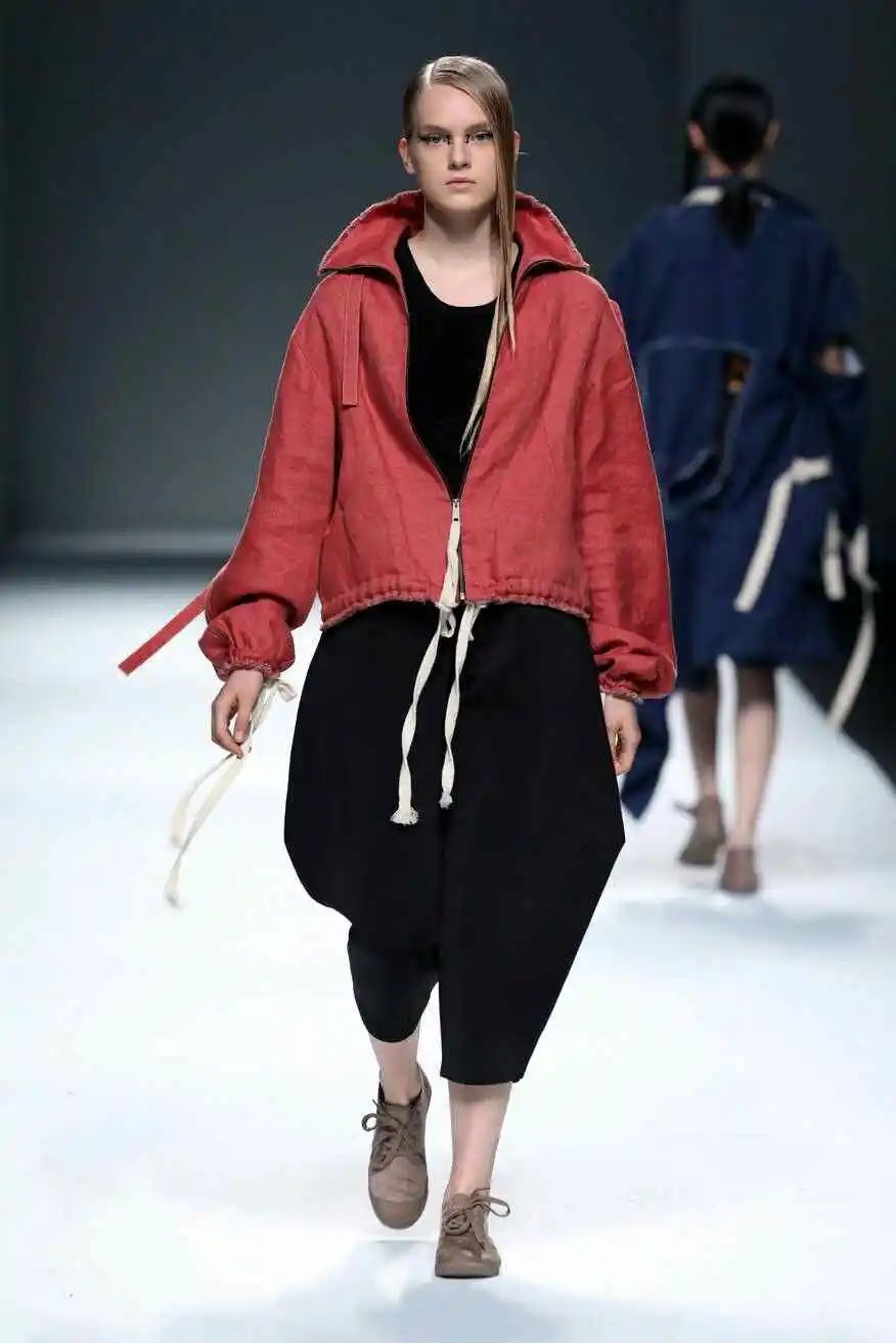 适合冬天穿的潮的裤子显腿长,适合粗腿穿的裤子推荐