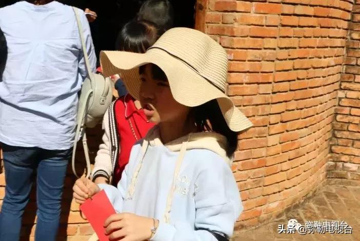 太热闹!弥勒花海、人海、车海、舞海...这些人上镜了!