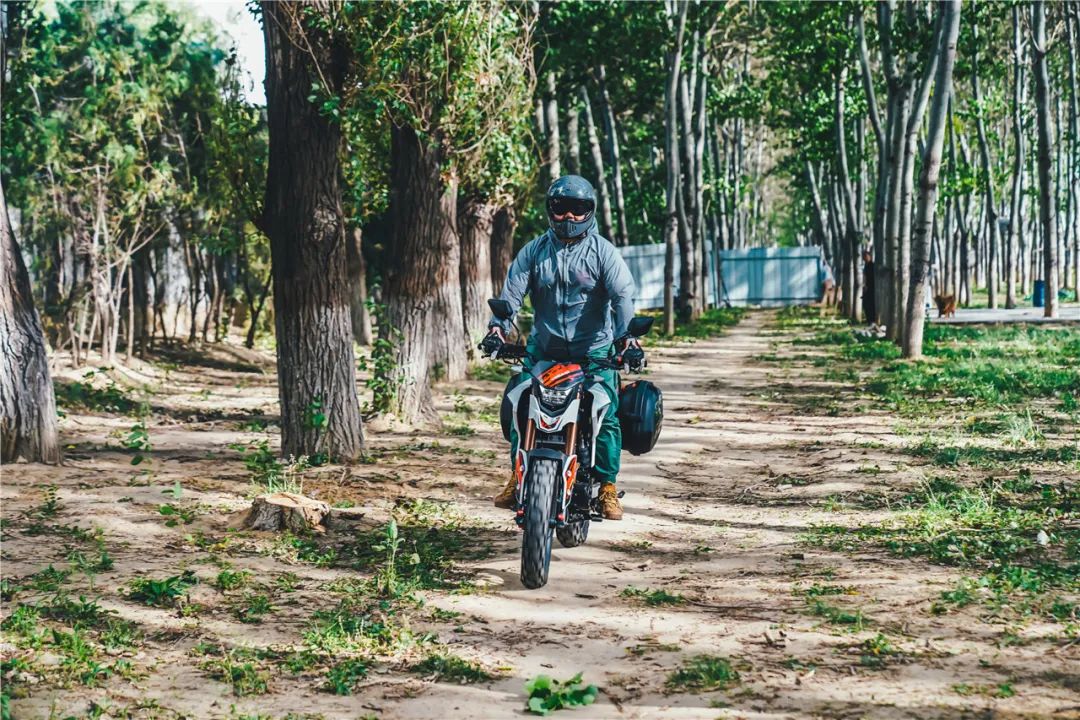 银钢铁拳250到底值不值得入手,1万左右的重型拉力车