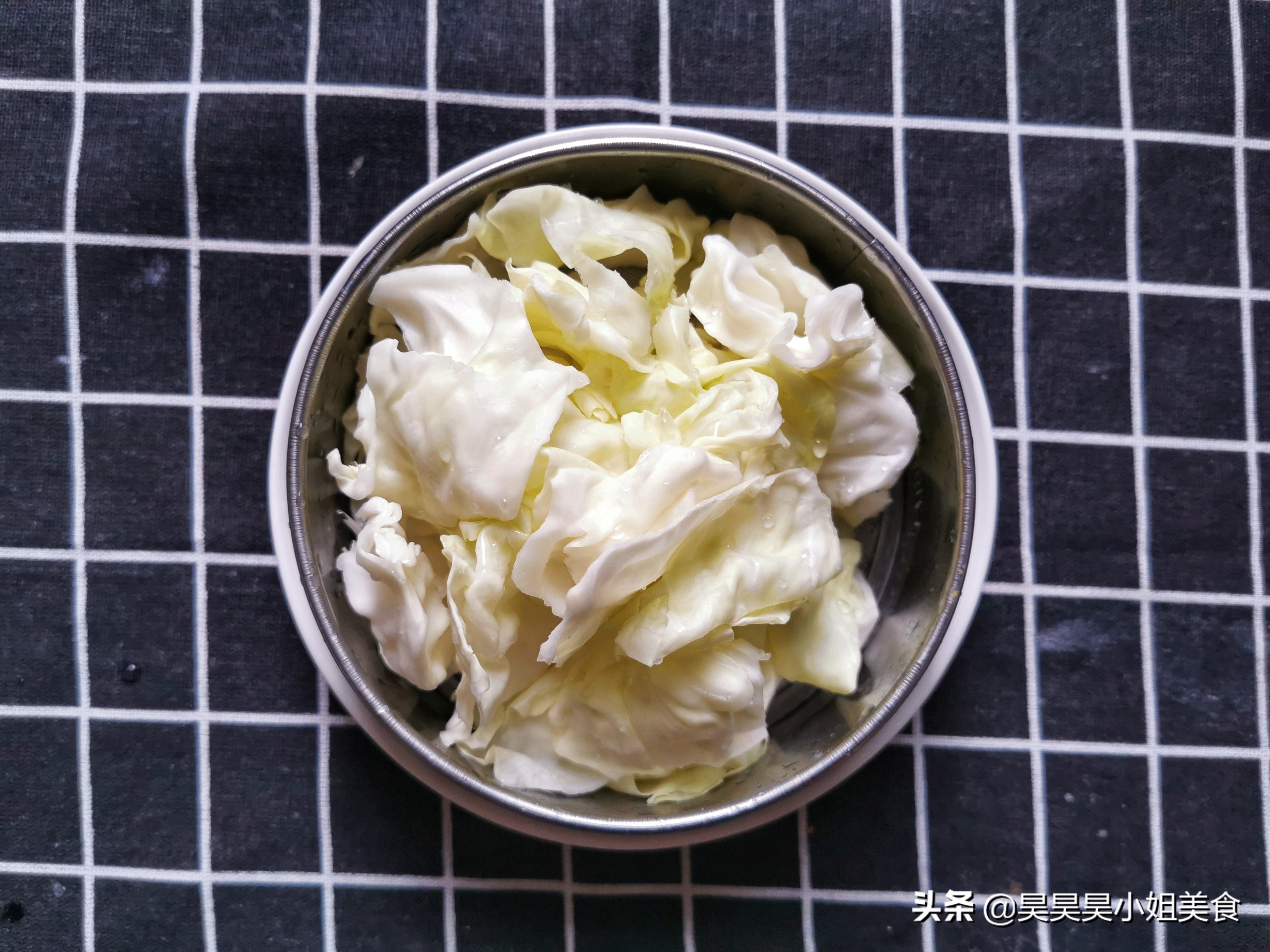 包菜这样炒，掌握这一步，口感脆嫩，10分钟搞定晚饭