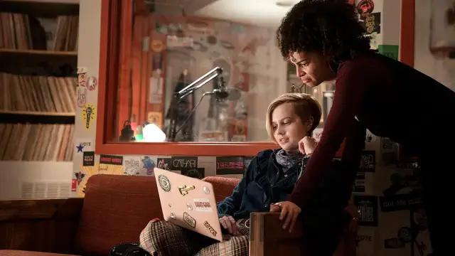 三伏天追《东城梦魇》，一定会兴味盎然，击掌称快