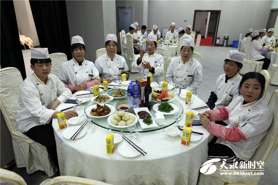 天水金龙大酒店举办2020年迎新春团拜会