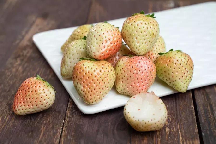 一下子吃了很多草莓,一下子吃了300g草莓