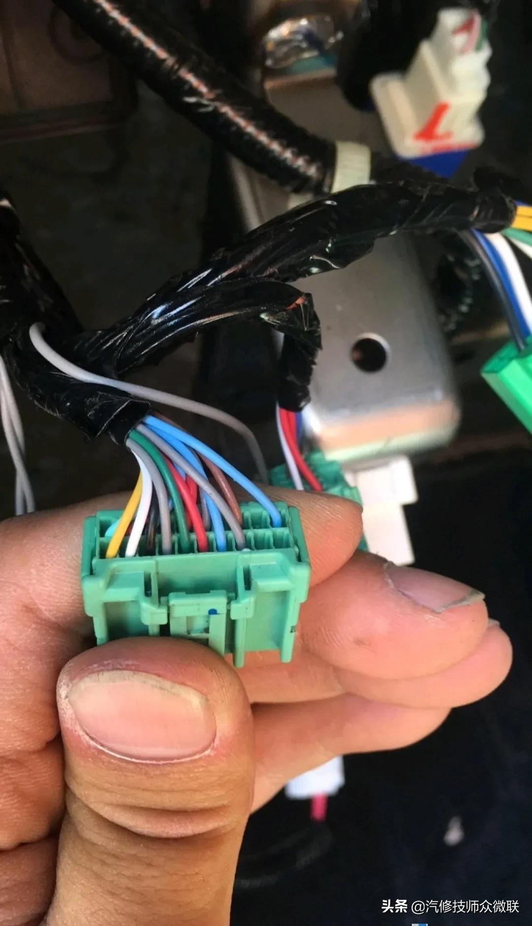 crv停车后无缘无故防盗报警,17年本田crv故障灯全部报警