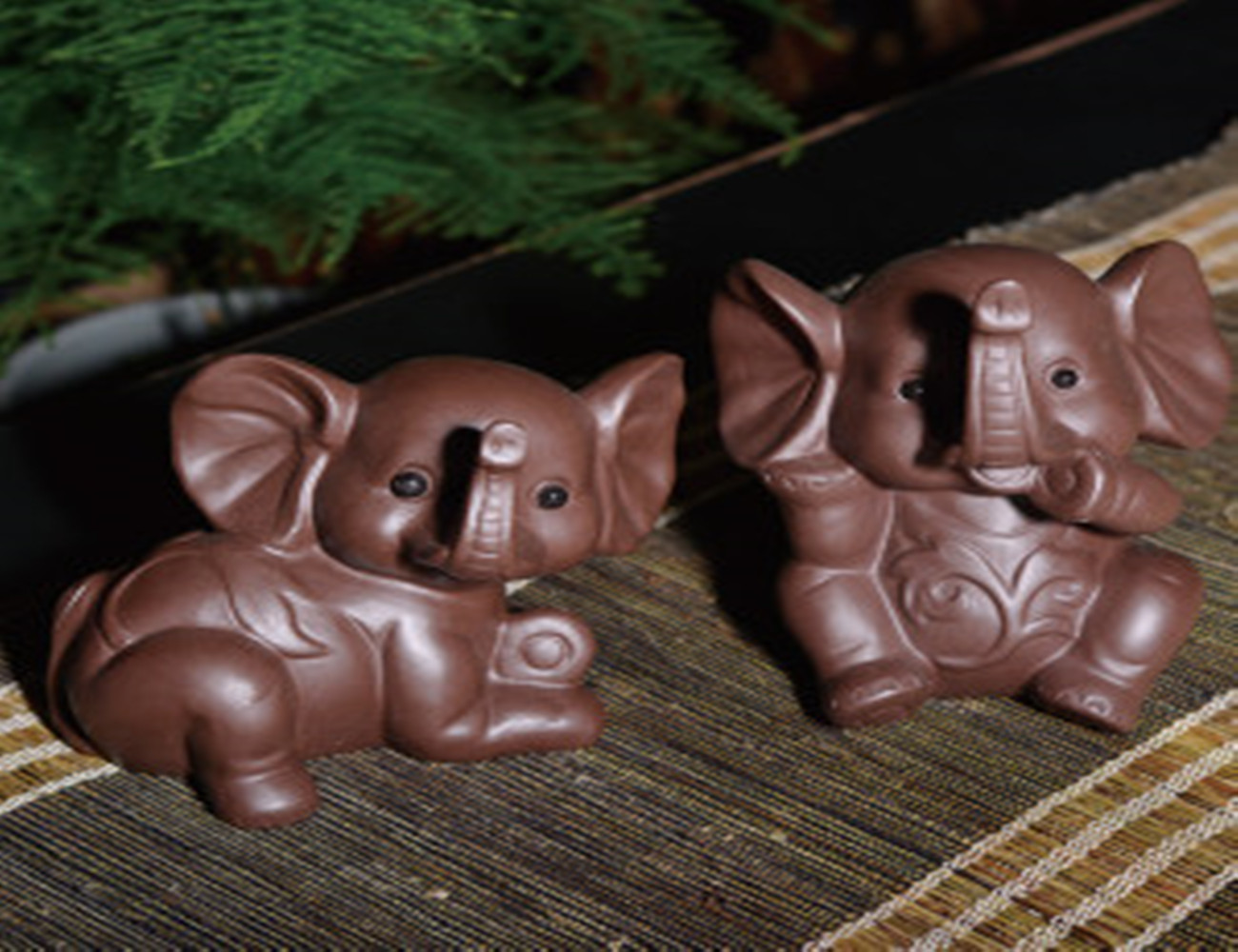 小小的茶宠：茶盘之上，茶汤润之，活灵活现，寓意吉祥，赏心悦目