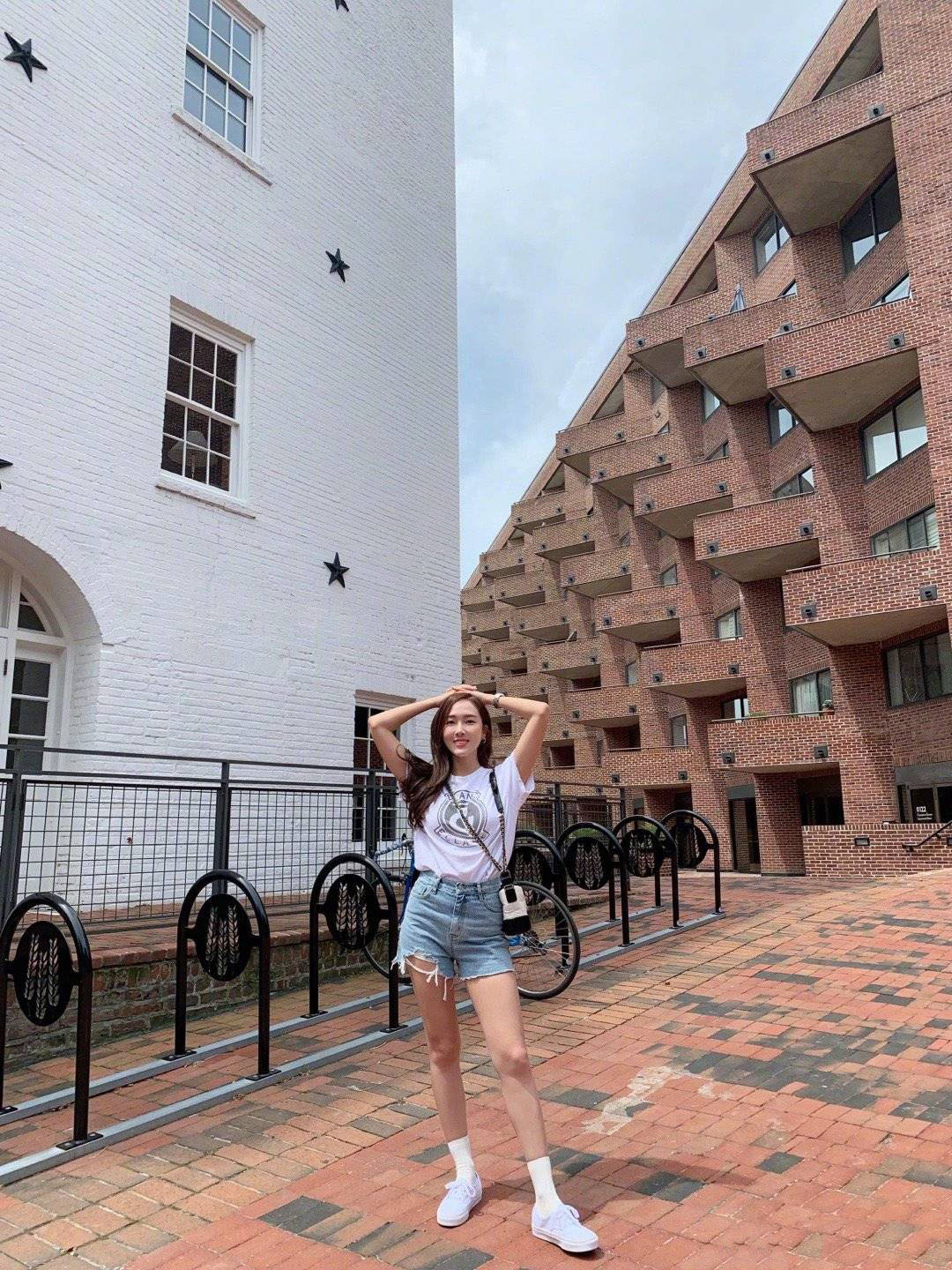 郑秀妍白裤子怎么搭配,郑秀妍白色裤子搭配