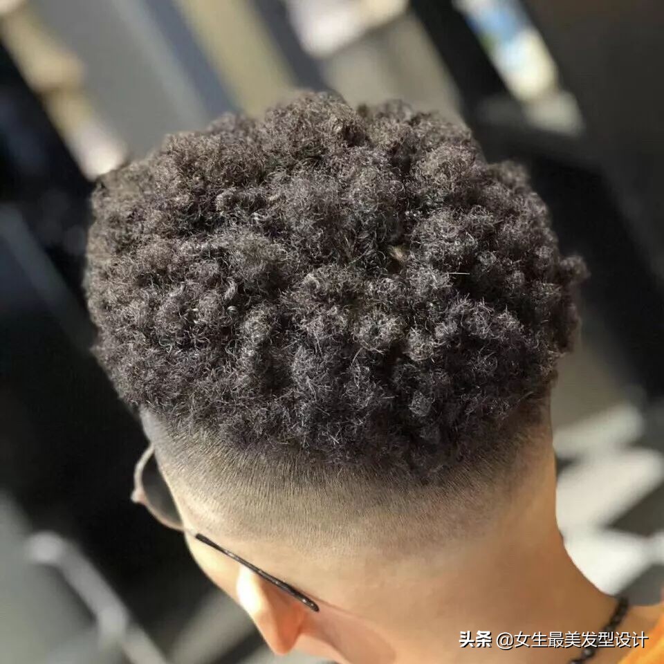 黑皮肤适合的发色卷发,黑皮肤适合烫什么发型好