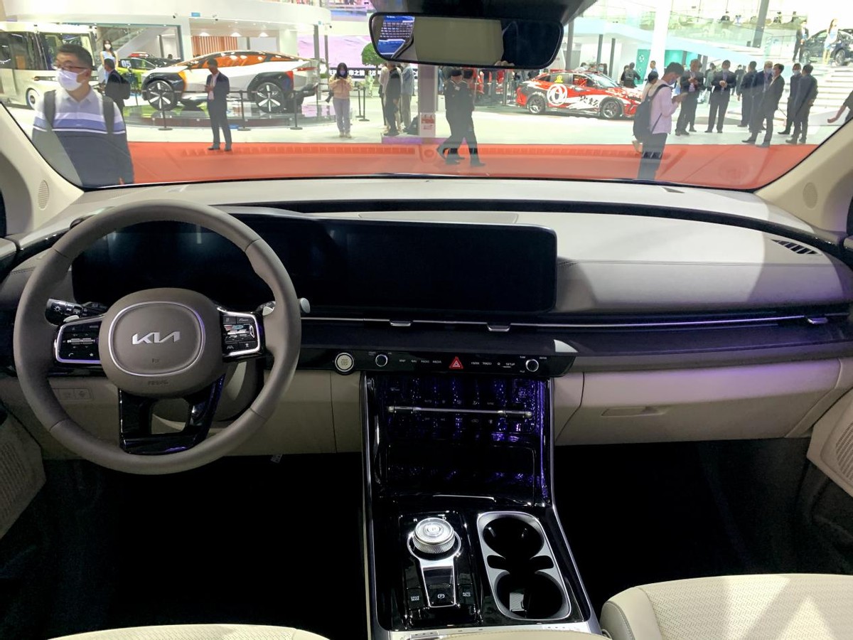 对标别克gl8的商务车,别克gl8公务舱跟起亚嘉华比怎么样