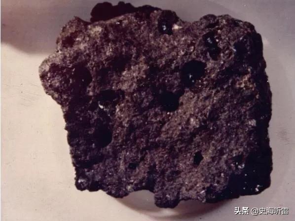 尼克松访华时毛*东泽**回赠他四件礼物，一件尼克松嫌少，三件看不懂