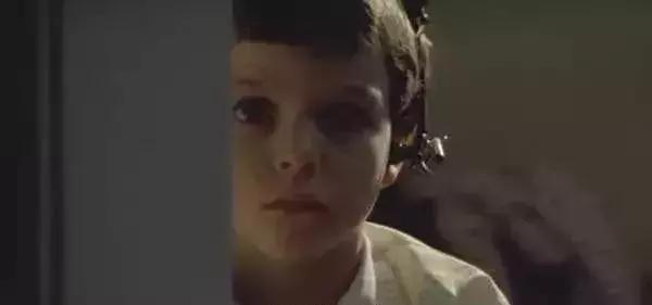 分房睡的年龄是多少,孩子分房睡限年龄害人不浅