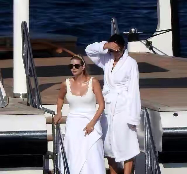 伊万卡秀身材,伊万卡海边秀身材