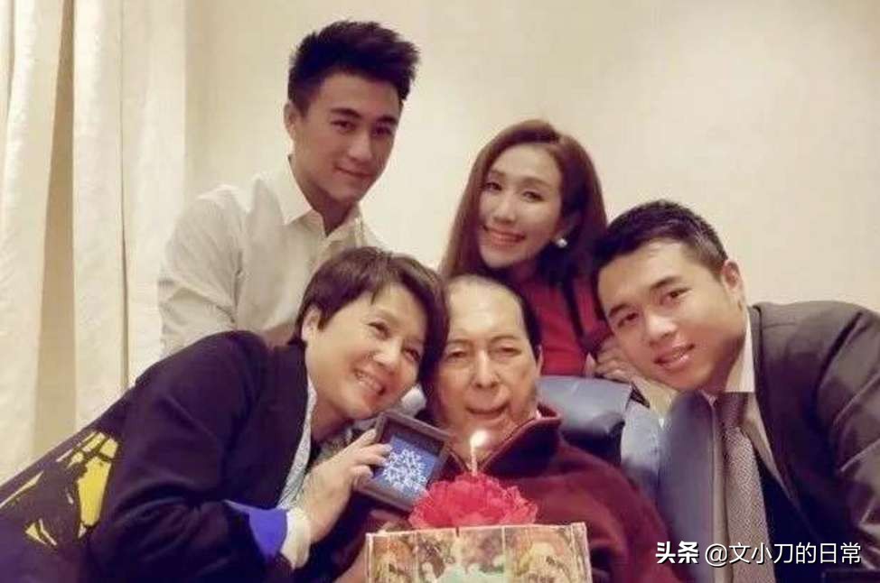 何超莲何猷君谁更受宠,何超莲谈论何猷君