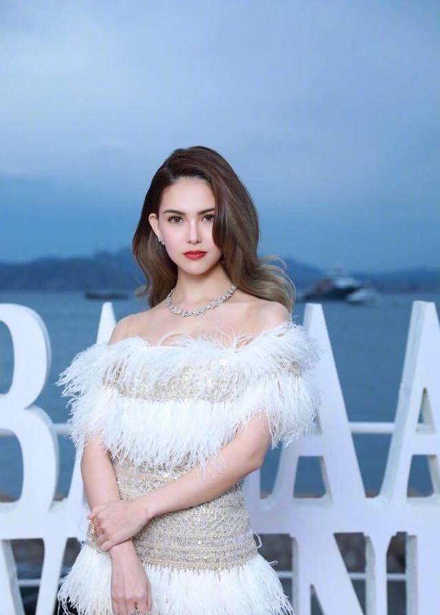 昆凌眼睛是戴了美瞳吗,昆凌卖美瞳