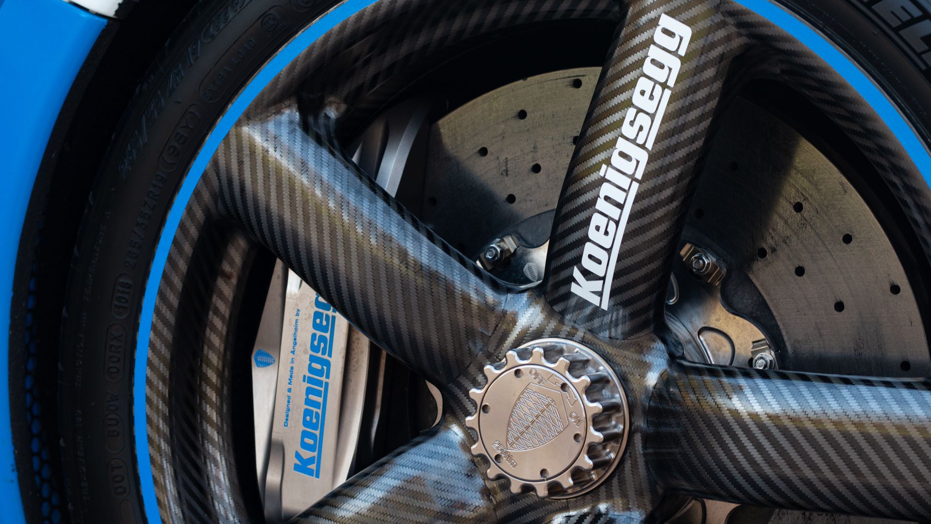 三十几人的瑞典小厂，如何就打造出千万级别的超跑呢？本文详解