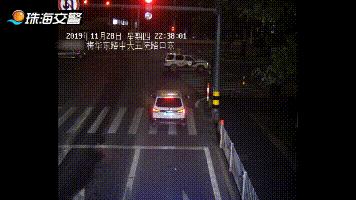 司机闯红灯送医院救治,宝马女司机拖行伤者视频