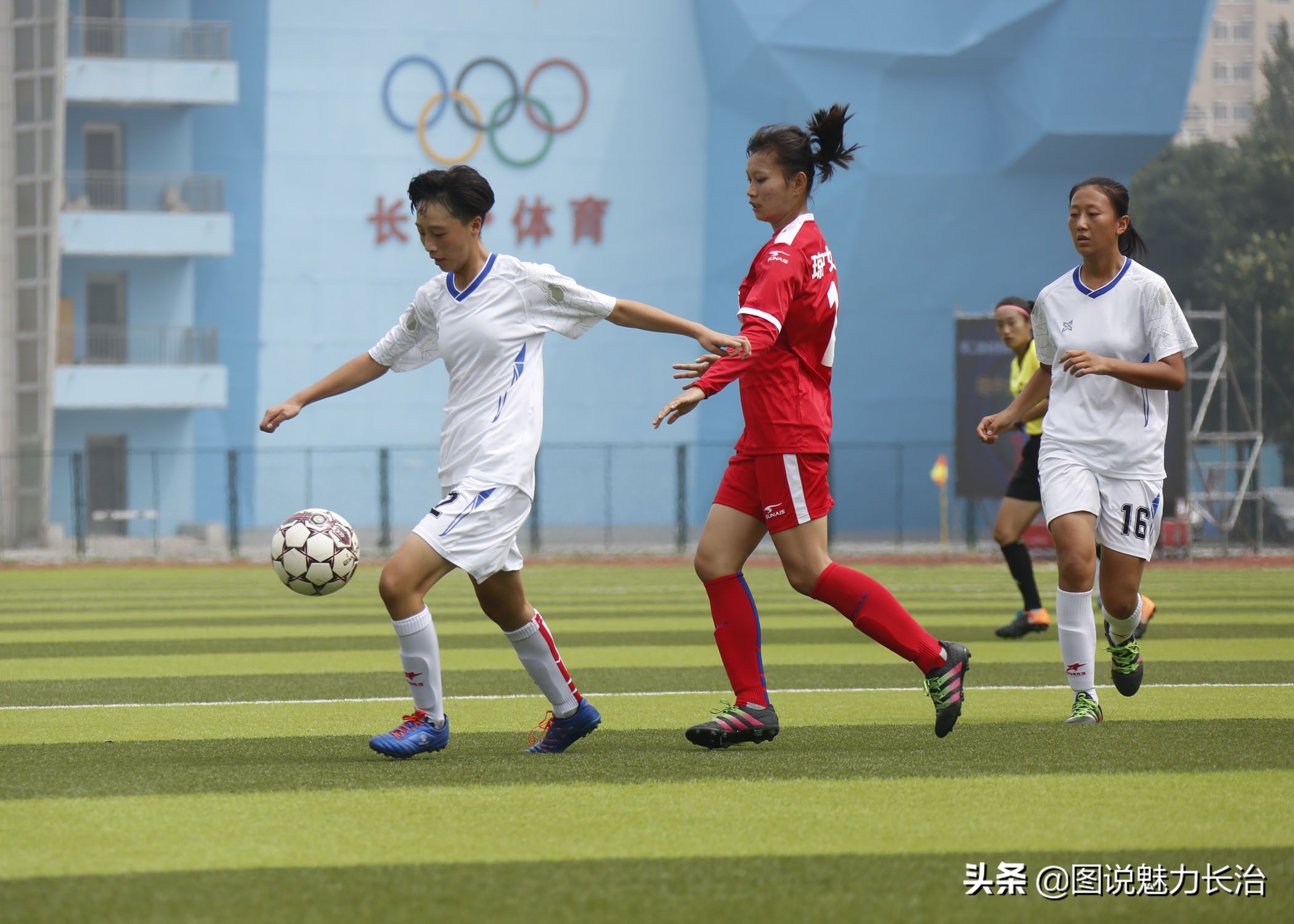 足球球员受伤瞬间,盘点足球比赛上的精彩瞬间