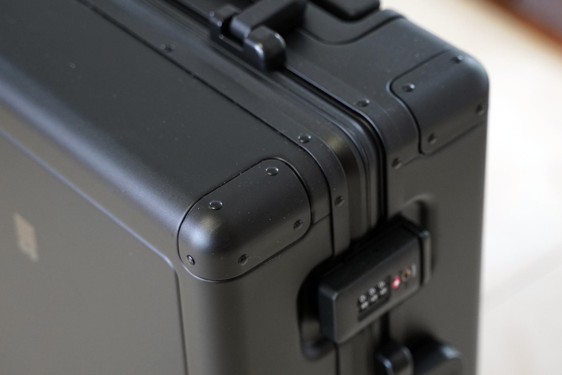 地平线8铝镁合金拉杆箱,地平线拉杆箱和elle拉杆箱哪个好