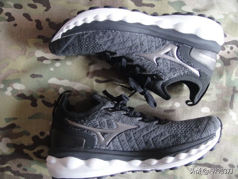 mizuno缇庢触娴撹窇闉媤avesky4,mizuno璺戞闉嬬編娲ユ祿wave58