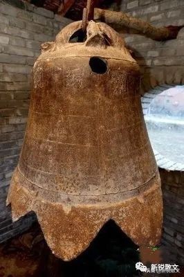 湖北大山里藏着一个大院，大院的大瓦房别致而又富有神秘色彩