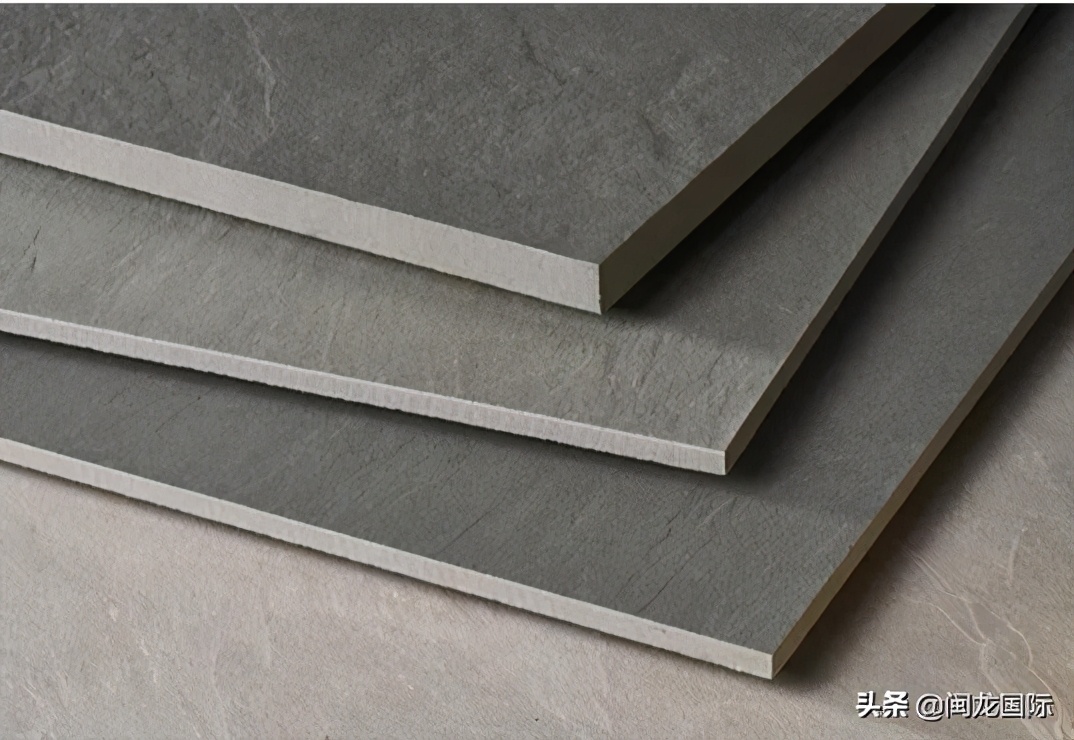 轻奢风格客厅用深色地砖效果图,现代轻奢装修风格地砖选什么颜色