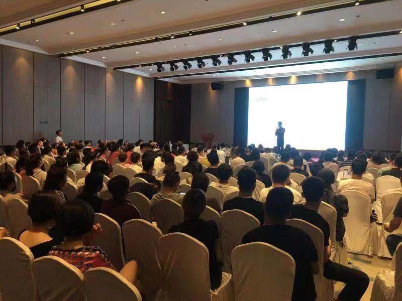 人家玩短视频月入过万,短视频是怎么年入百万