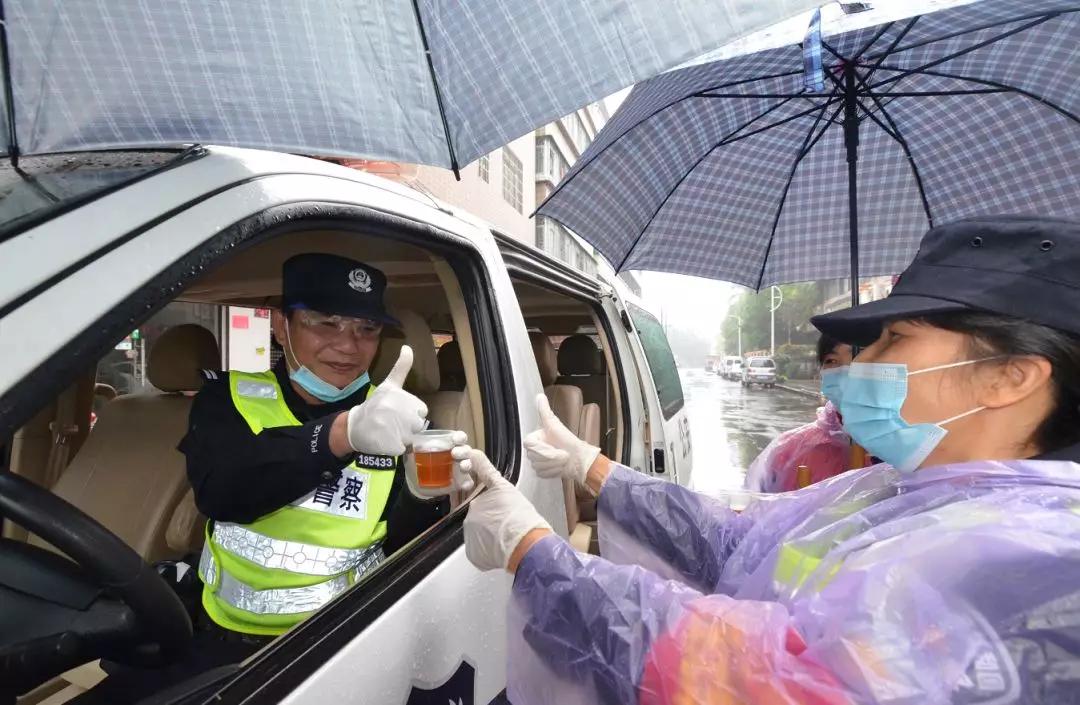 巾帼力量扛起防疫半边天,巾帼力量撑起战疫半边天