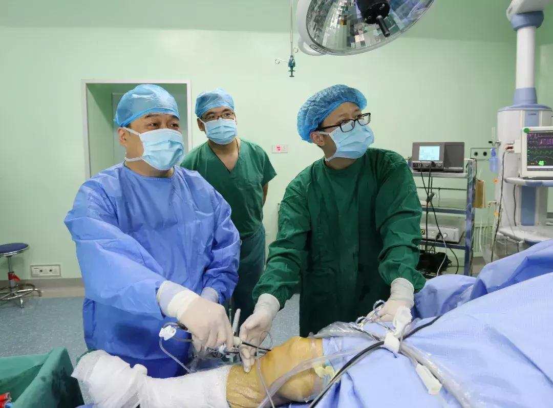 “石岛”在线|“小镜子”发挥大作用,关节疾病可以“精”治疗