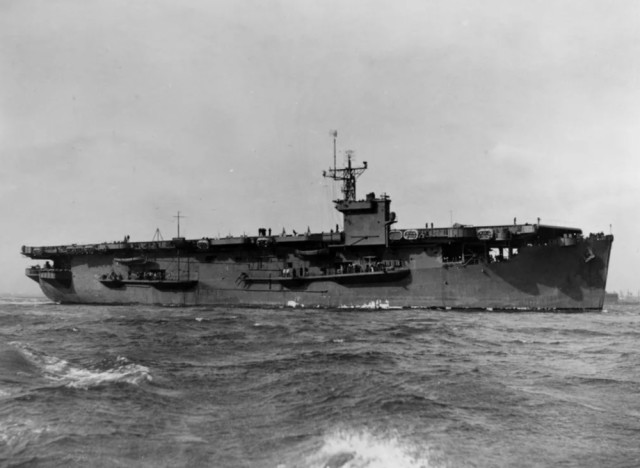 1964年，北越的蛙人有多厉害？六人巧施妙计，炸沉美军卡德号航母