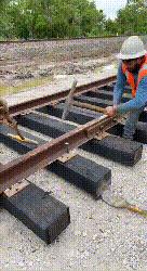 大腿上为什么绑黑带,女孩子大腿上绑黑带啥意思