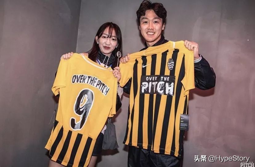 球场变身恐怖乐园，定制球衣玩到嗨：球迷的万圣节是怎么过的？