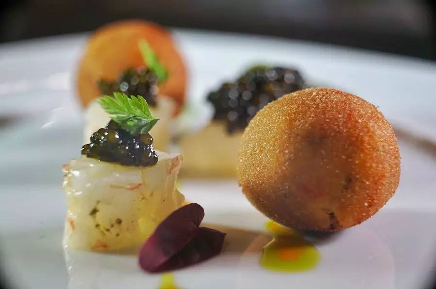 鱼子酱有那么奢侈吗,贵的和便宜的鱼子酱真有差距吗