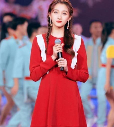 关晓彤探班鹿晗甜蜜陪伴鹿晗5天,鹿晗探班关晓彤王牌对王牌花絮