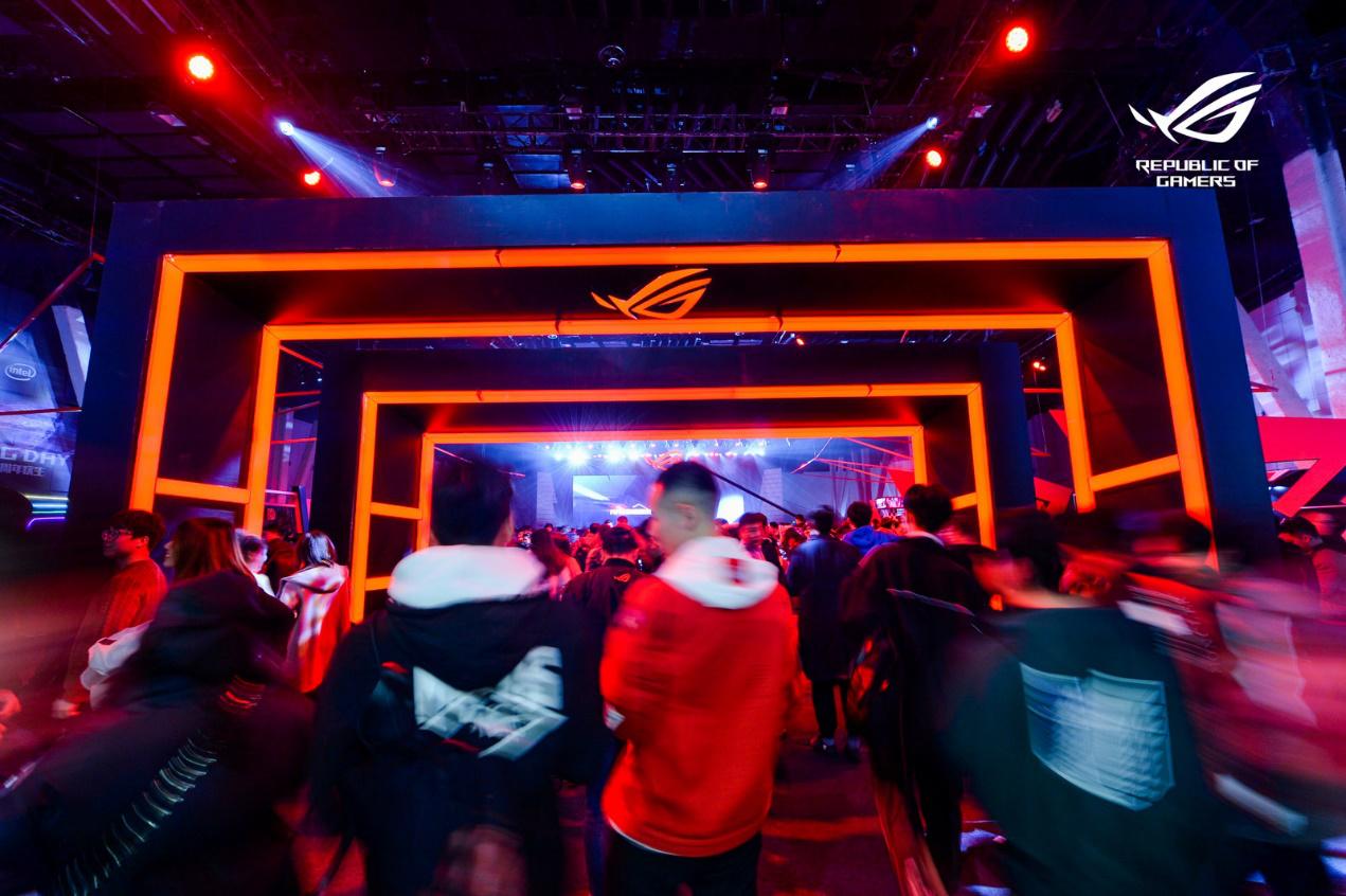 鍗庣rog淇′话鐩涗細,2018鍗庣rog